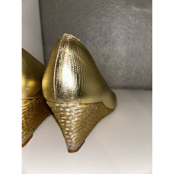 ✨ LK Bennett Gold Metallic Wedge Heels – Size 8.5 – Glam, Chic & Shimmery! ✨ - Picture 9 of 10